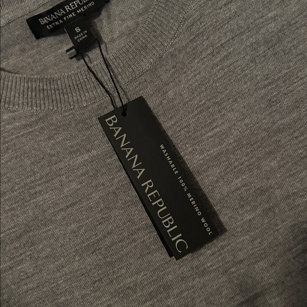 100% Wool Banana Republic Charcoal Short Sleeve Knit Tee - Picture 4 of 4